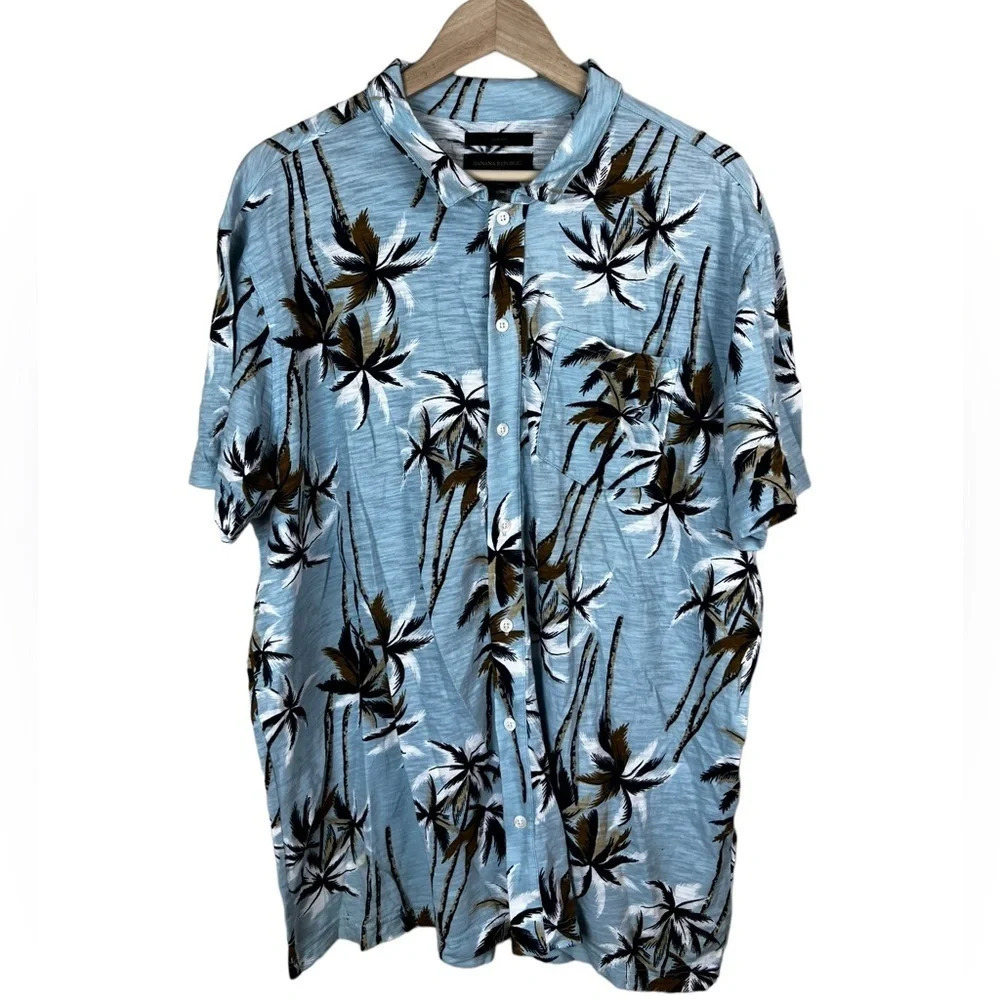 Banana Republic • Blue Palm Tree Cotton Button Down Short Sleeve